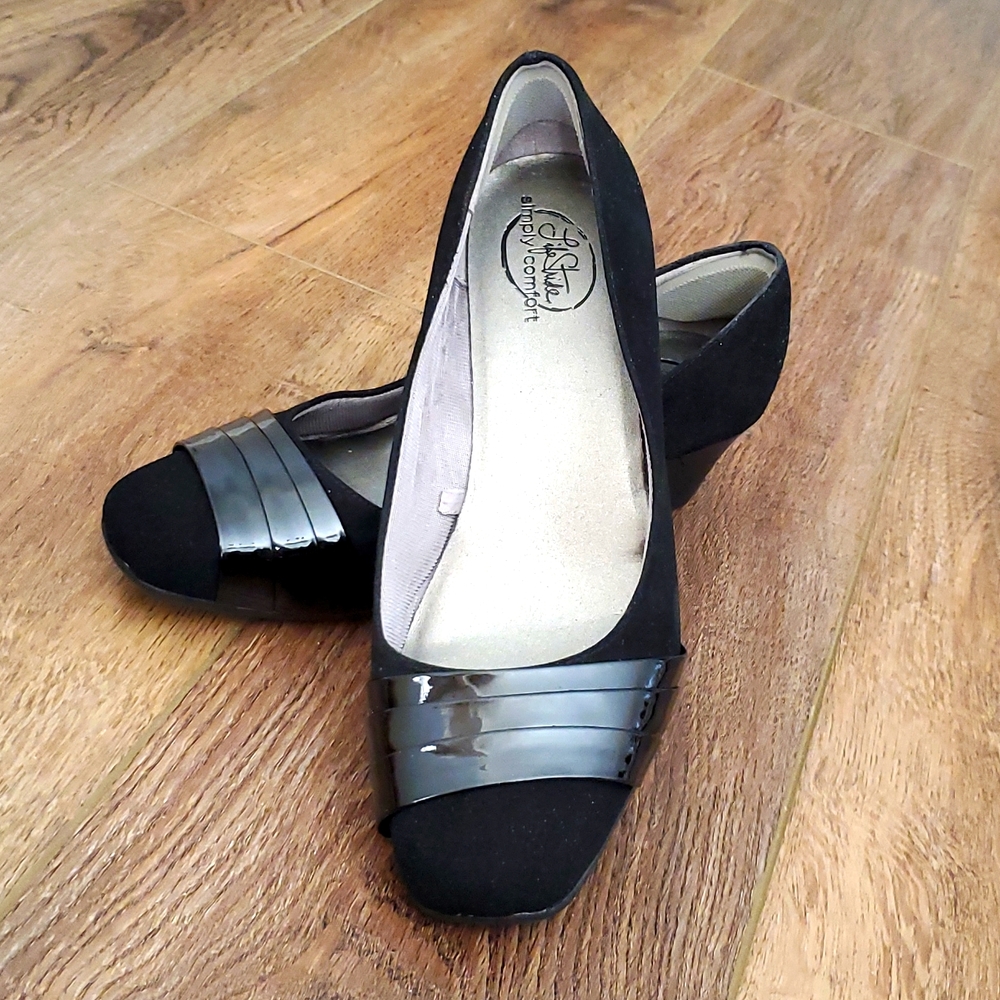 LIFE STRIDE - 'Simply Comfort' Wedge. Size: 8